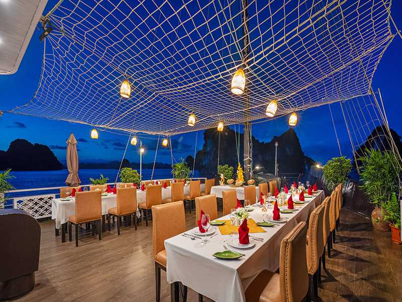 dinning-treasure-junk-boutique-cruise
